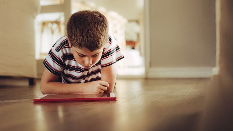 We know that too much screen time is bad for kids. Here are 8 practical tips to limit screen time for kids and encourage them to engage in other activities. 