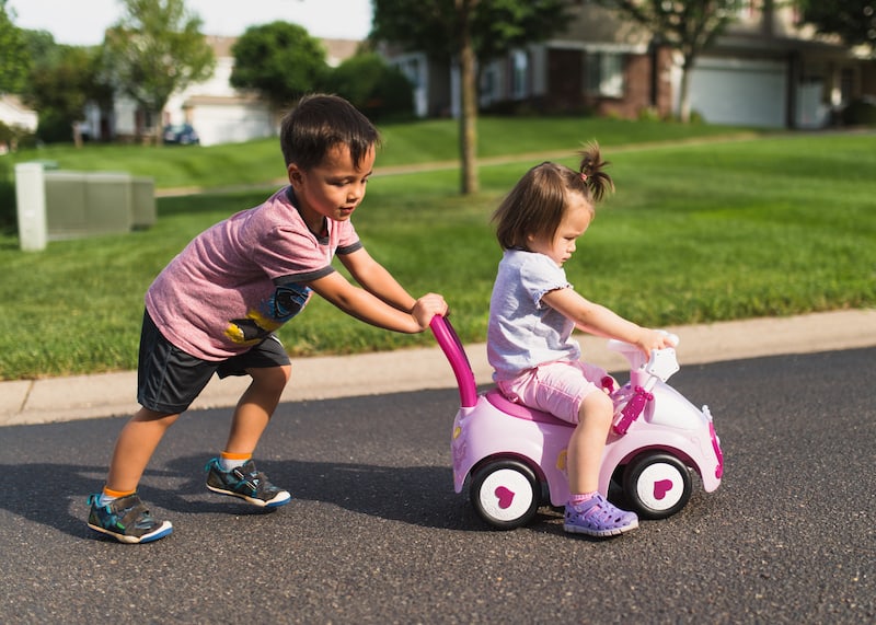 We know that too much screen time is bad for kids. Here are 8 practical tips to limit screen time for kids and encourage them to engage in other activities. 