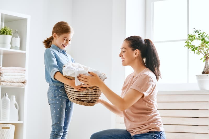 Do you want to get kids started on chores but wondering where to begin? This post has tips on how to get kids started on doing chores.#kidschoreideas