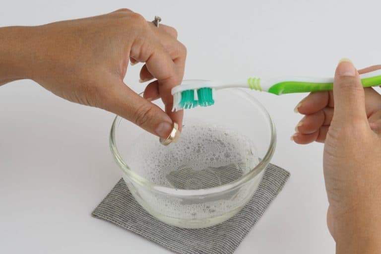 17 genius vinegar cleaning hacks that will save you time and money
