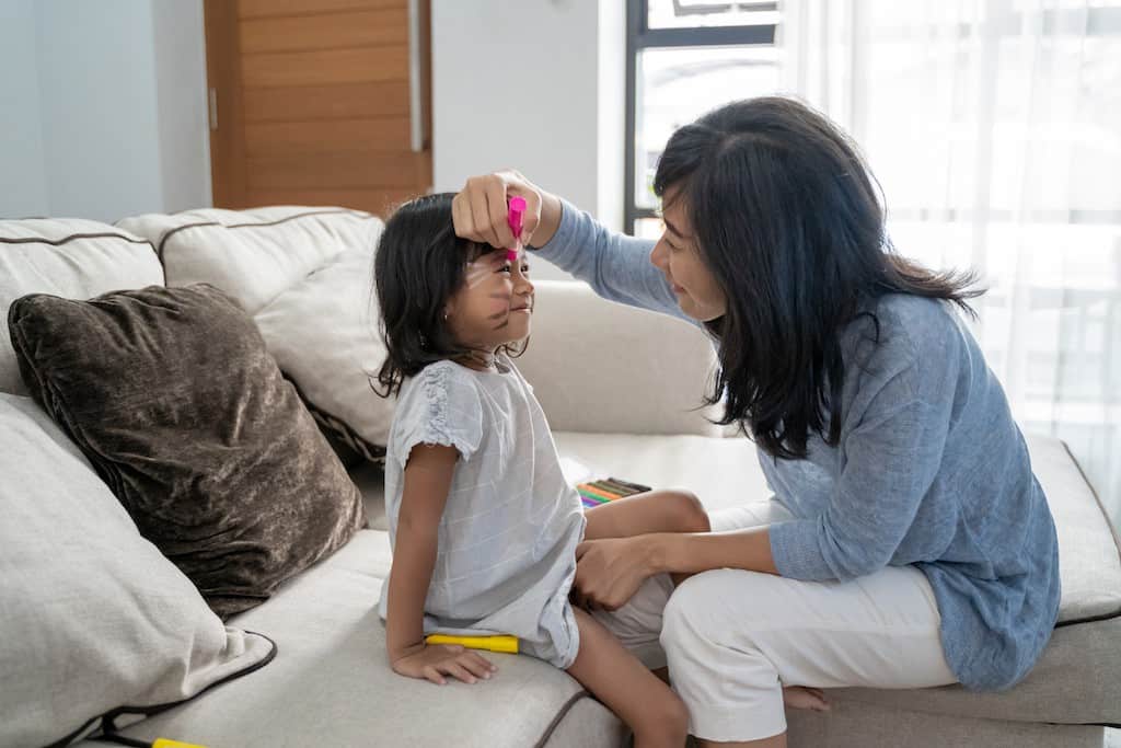 mom face painting with child - how to stop yelling at kids