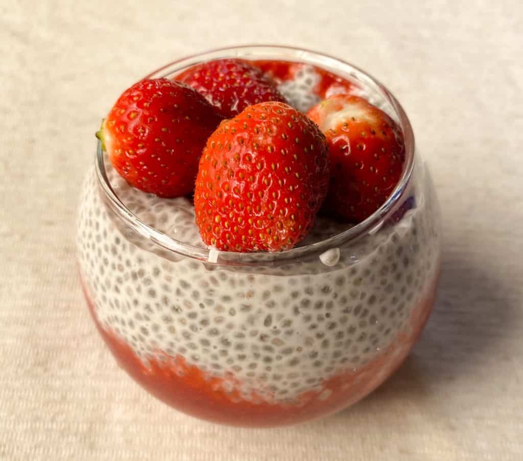 Strawberry chia pudding recipe - add strawberries as toppings