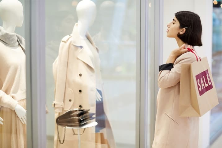 A woman window shopping - how to avoid clutter