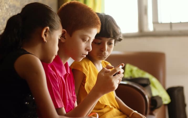 signs of bad parenting - kids having too much screen time