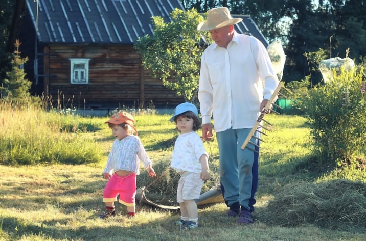 two kids with grandfather-list of basic good manners for kids