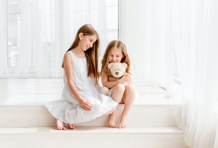 siblings sharing toy with each other-list of basic good manners for kids