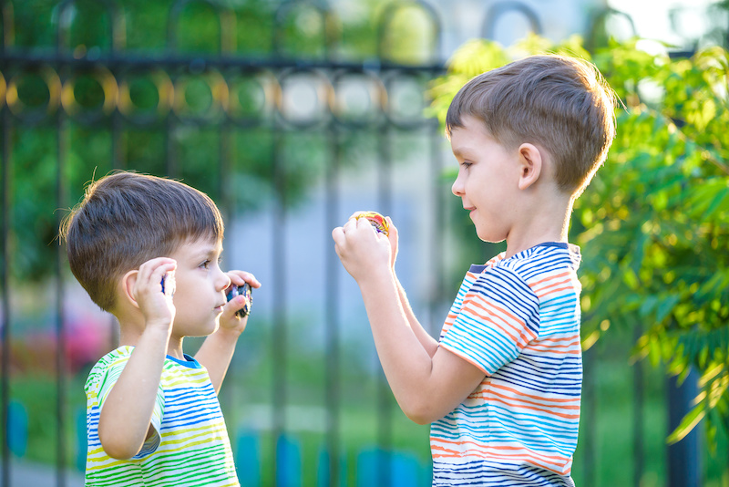 how to raise respectful kids - two kids playing with each other