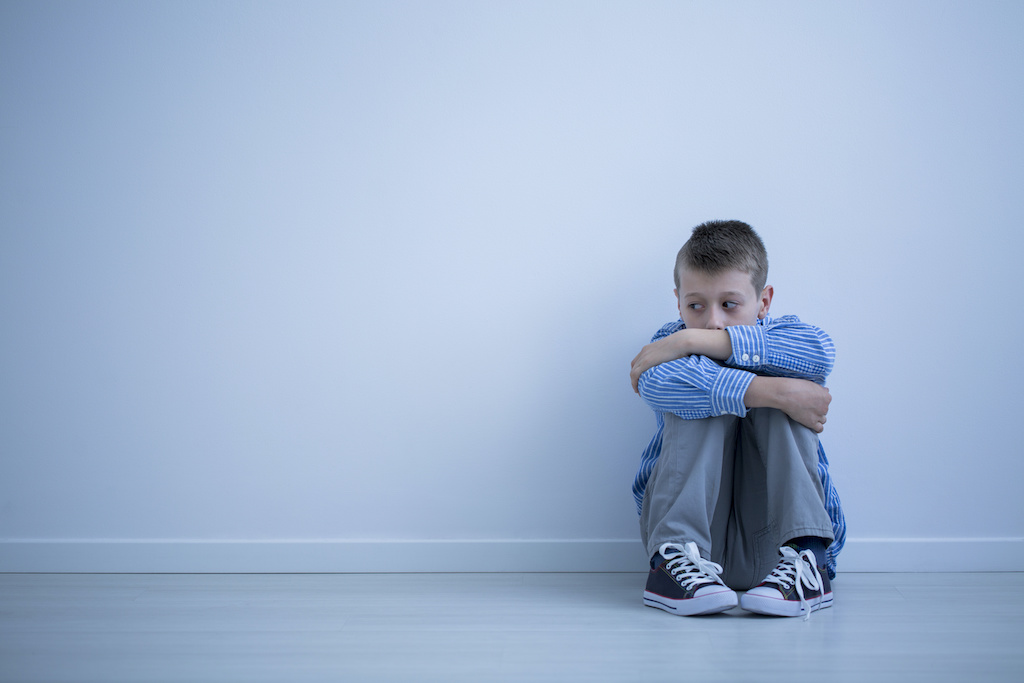 a boy who is scared and sitting in a room- 5 body safety rules for kids include how to get out of unsafe situations