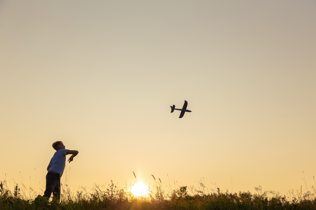 a boy flying a toy plane-how to develop intrinsic motivation in kids-helping kids set goals