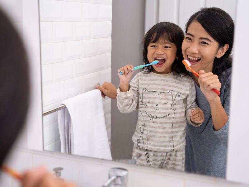 a mom and a bruising teeth- establishing a bedtime routine for kids